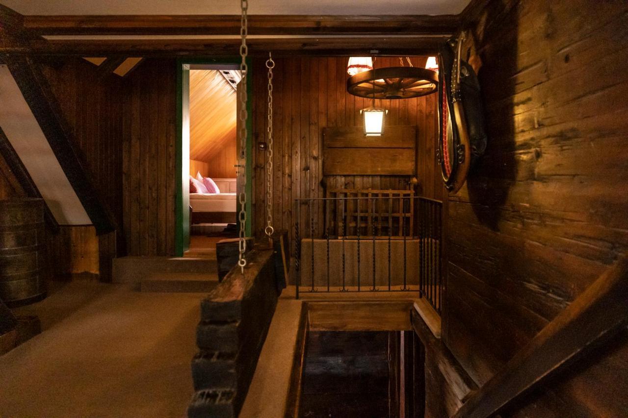 Swiss-Chalet Merlischachen - Historik Chalet-Hotel Lodge Küssnacht Eksteriør billede